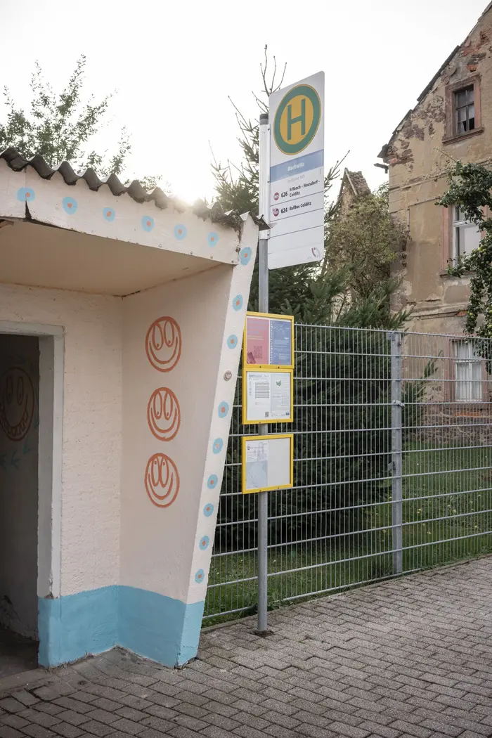 Karl Lobo, Soft World - Das Pferd, die Vögel, die Blumen und der Wurm, 2023 (Bockwitz)