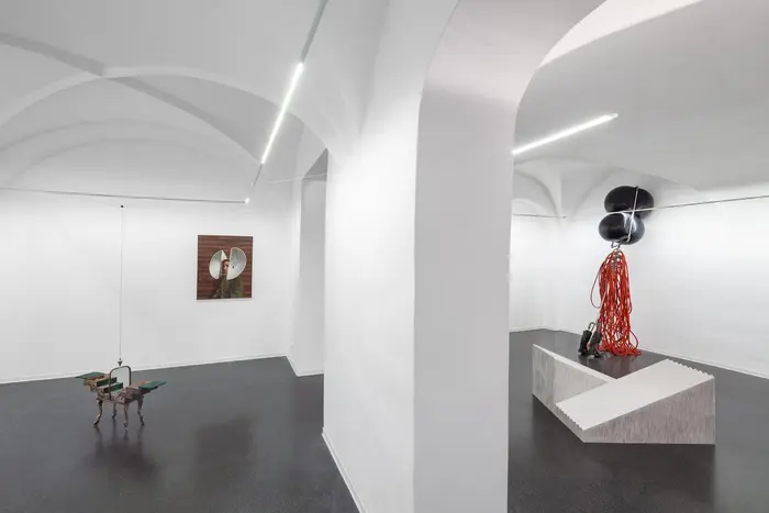 Ausstellungsansicht "Ortsgespräche mit Weltempfänger"