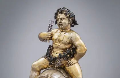 Bacchus auf einem Fass, Meinrand I Bauch, Nürnberg, 1590-1602 Figur mit einem Glas Wein in der Hand sitzt auf einem Weinfass
