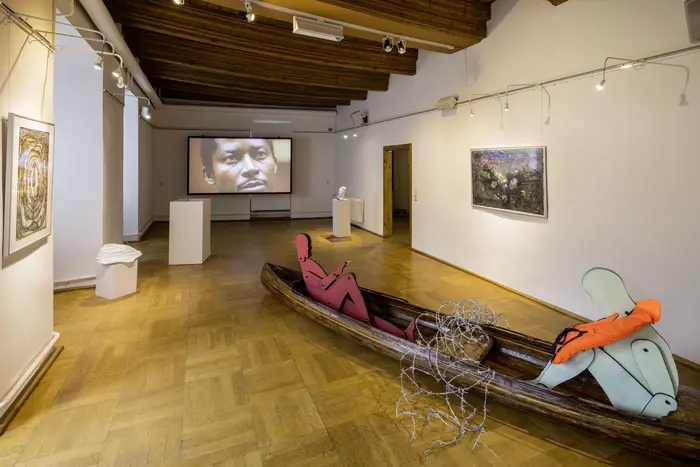 Ausstellungsansicht "Im Schiffbruch nicht schwimmen können" im Kunstverein Glauchau