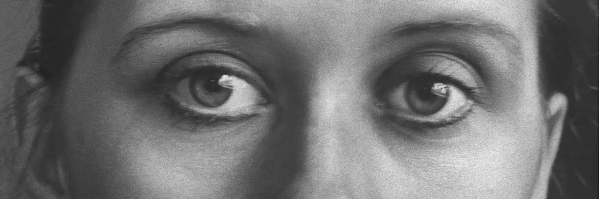 schwarzweiß Portrait einer Frau