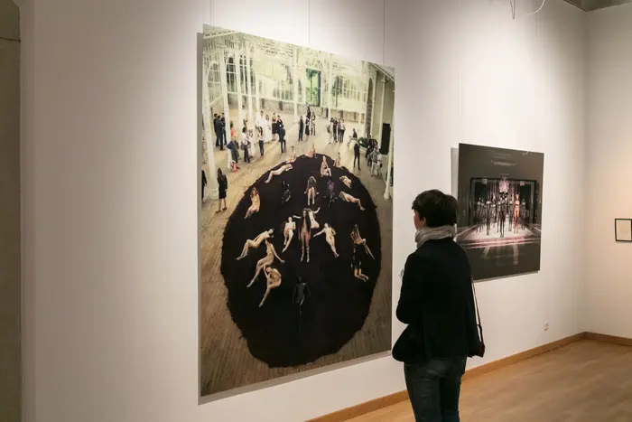 Vanessa Beecroft, VB 53. Tepidarium, Giardino dell’Orticultura, Firenze, Italy, 2004 und VB 48. Palazzo Ducale, Genoa, Italy, 2001 Vanessa Beecroft, VB 53. Tepidarium, Giardino dell’Orticultura, Firenze, Italy, 2004 und VB 48. Palazzo Ducale, Genoa, Italy, 2001