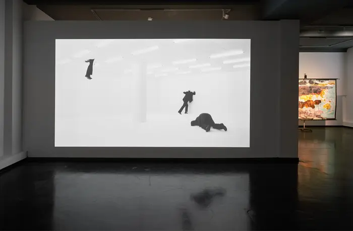 Monica Bonvicini, No Head Man, 2009 und Felix Droese, Schule (A-Serie), 1988 Monica Bonvicini, No Head Man, 2009 und Felix Droese, Schule (A-Serie), 1988